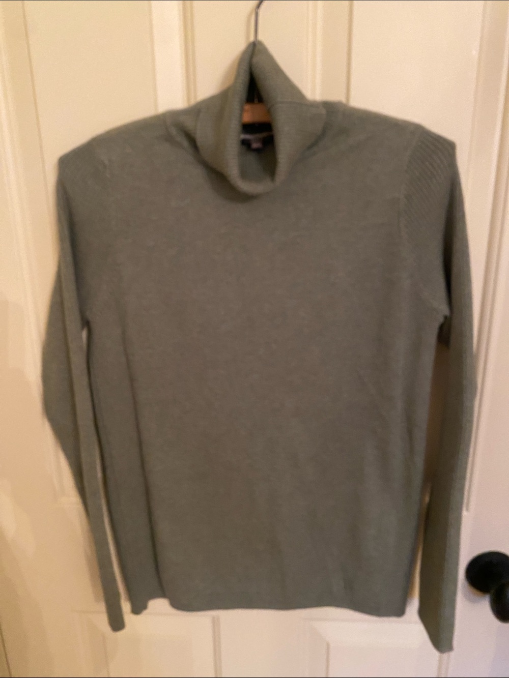 Denver Hayes Khaki Green Soft Turtleneck NWOT Women’s Medium